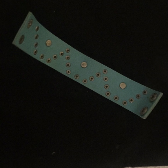 Leather Skull & Crossbones Bracelet - Picture 5 of 8